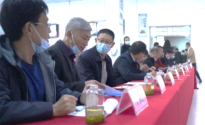 廚藝爭霸 享受“食”光——荊門職業(yè)學院 湖北信息工程學校舉行食堂技能比武活動