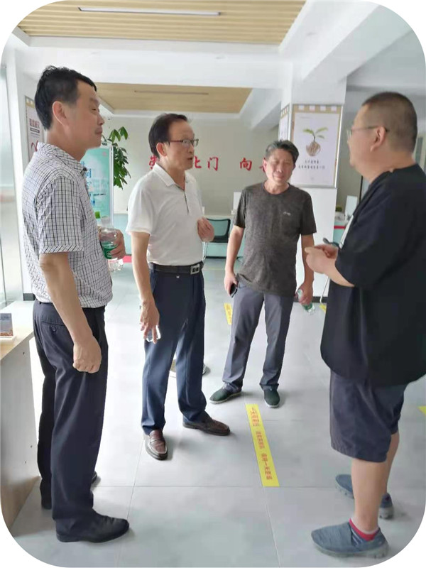 學院黨委書記姜永立下沉北門社區(qū)