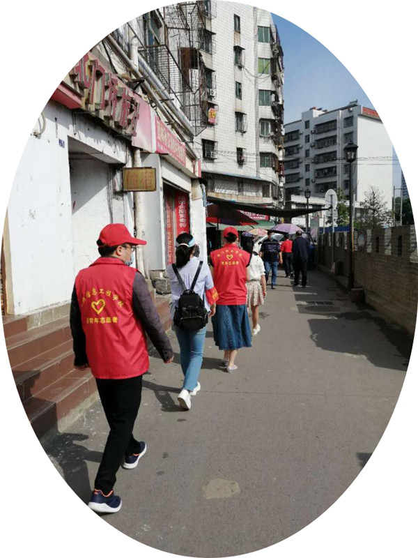 學(xué)校志愿服務(wù)隊(duì)到北門社區(qū)參加常態(tài)化防控巡查活動(dòng)