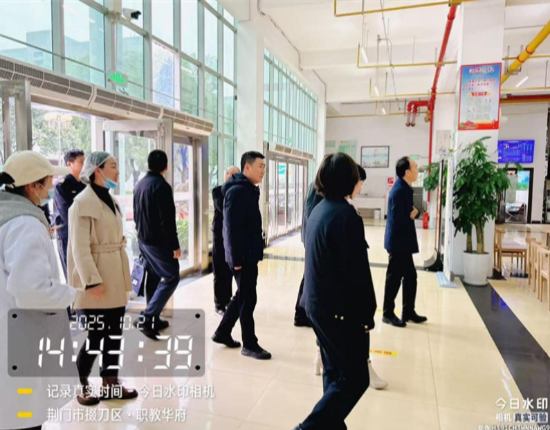 筑牢食品安全防線 守護(hù)校園師生健康  ——市多部門(mén)聯(lián)合檢查組蒞臨我校檢查指導(dǎo)食品安全工作